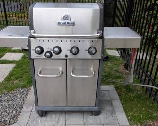 Broil King Baron natural gas grill in very good working condition. This is a quality grill that sells for $1,000 new.  Features:  - 5 burners Asking $400 OBO