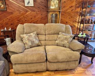 Double reclining love seat 