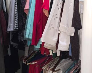 Ladies Clothes - 2 Closets Ful- Clothes sizes M - XL