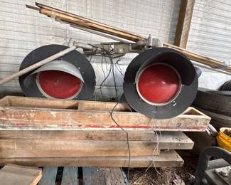 RAILROAD SIGNAL LIGHT