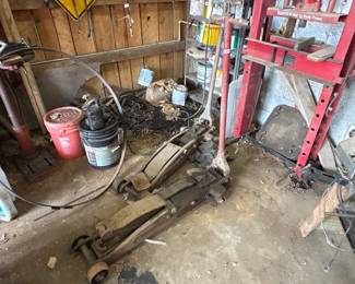 (2) LARGE FLOOR JACKS