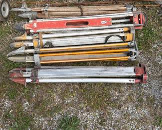 LOT OF LASER LEVELING TRI PODS