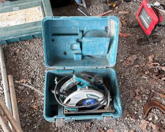 MAKITA CIRCULAR SAW W/ CASE