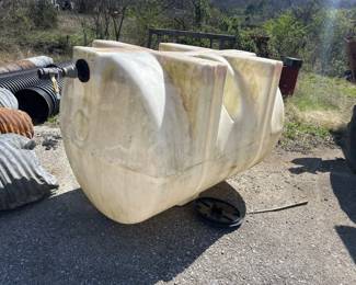 500 GALLON POLY TANK