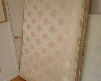 FULL SIZE CLEAN Mattress and Box Springs