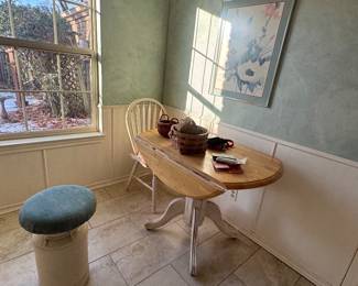 Drop leaf pedestal kitchen table