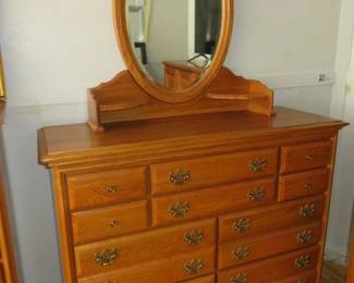 Made in USA, Solid Wood Furniture Dresser w/Oval Mirror, Chest of Drawers & Matching Nightstands