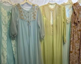 Vintage Womens Nightgowns Lot Pastel Floral Multiple Pieces 5 peignoir sets