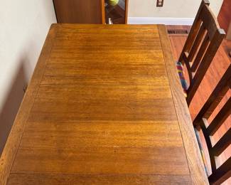 Kitchen table (unexpanded)