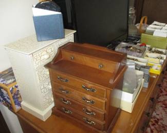 Jewelry Boxes with Jewelry