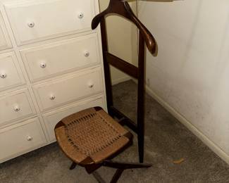 Vintage folding gentleman’s valet chair with wicker seat.