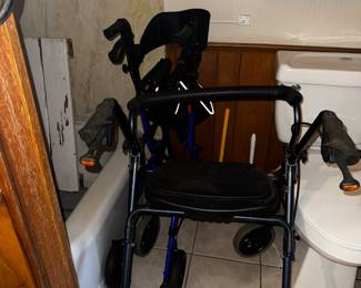 2 heavy duty rollators.