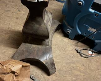 One of several table bases. I can’t guarantee the top is there.