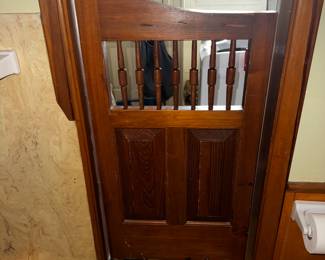 Single swinging saloon door