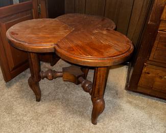 Vintage very heavy, Thomasville clover style coffee table