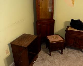 Corner curio cabinet