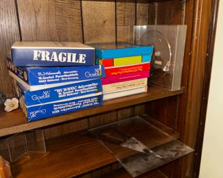 Collector plates, many designs and styles