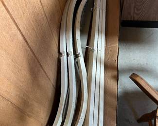 	F18. Queen 4 Poster/Canopy Bed								60” W