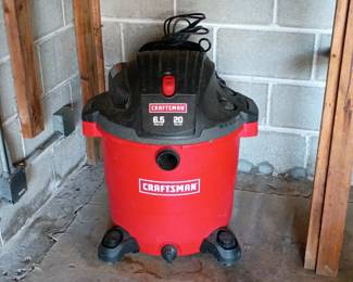 A CRAFTSMAN 20-Gallon 6.5 Peak HP wet/dry shop vacuum