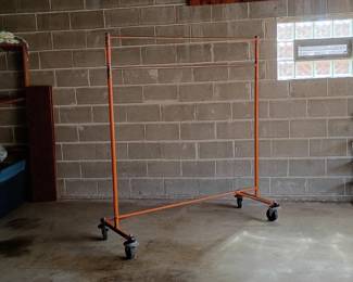 A double rail rolling rack
