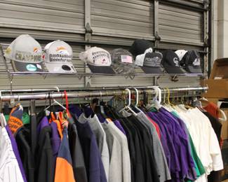 2 Rockies signed Jerseys plug hoodies Tshirts Broncos scarf Ball Caps