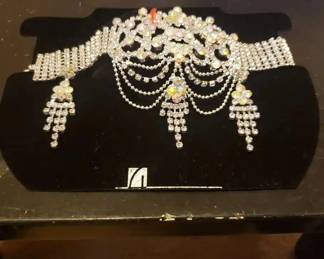 EBE172- Costume Jewelry Necklace And Earrings