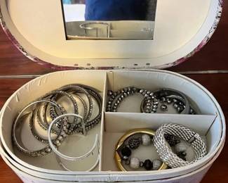 EBE272 Lots Of Beautiful Sparkling Costume Jewelry 