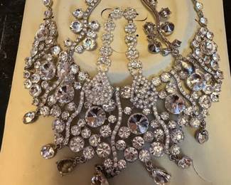 EBE136 - Stunning Silver-Tone Crystal Statement Necklace & Drop Earring Set (USA made) 