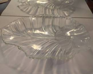 EBE125- Mikasa Glass Frosted Hibiscus Platter 