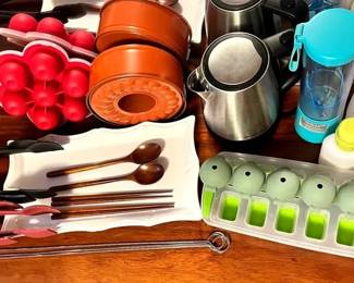 EBE089 Kitchen Mystery Lot! 