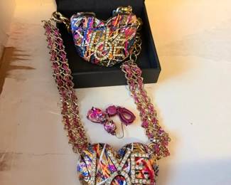 EBE133 - Betsey Johnson LOVE graffiti set 