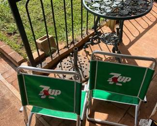 EBE277 Cast Iron Cafe Table With Umbrella Stand 