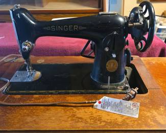 EBE061 - Vintage Singer Sewing Machine 