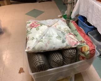 Decorative pillows , 3 silk 1 vintage made with feathers