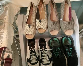 Like new Tom’s shoes