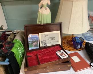 Wood box with brass inlay lock no key