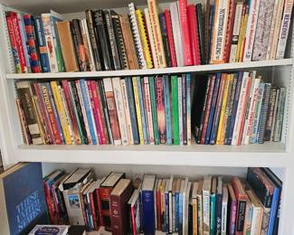 Large selection of books on Antiques.