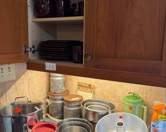 Kitchen.  Bakeware. Dish set.