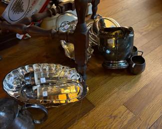 Silverplate serving pieces.