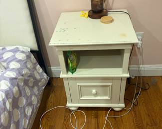 Night stand 
