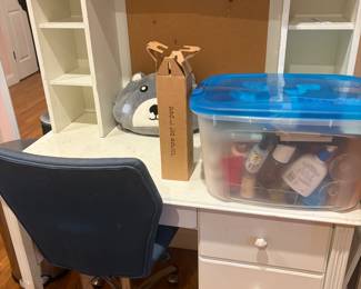 Students desk and bedroom
Set 