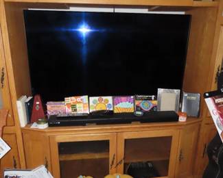 Smart Tv and Sound bar. Vintage tape to tape reels, metronome, clocks, frames and glass bottles.