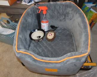 Pet car seat.