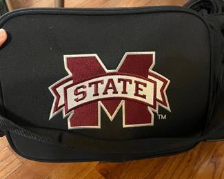 Large rolling duffle 