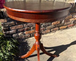 Nice little side table mahogany