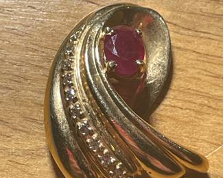 Diamond and Ruby, Gold pendant