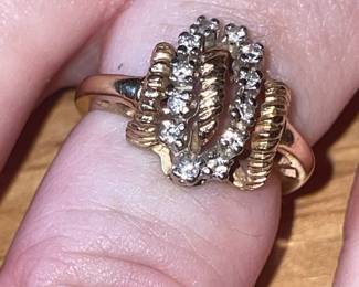 14 karat gold and diamond ring