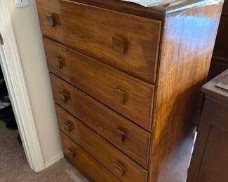 chest of drawers