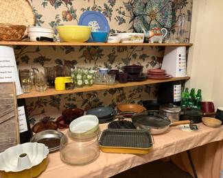 kitchen, Pyrex bowls
