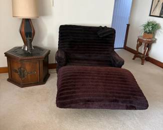 oversize chair, lamp, octagon table